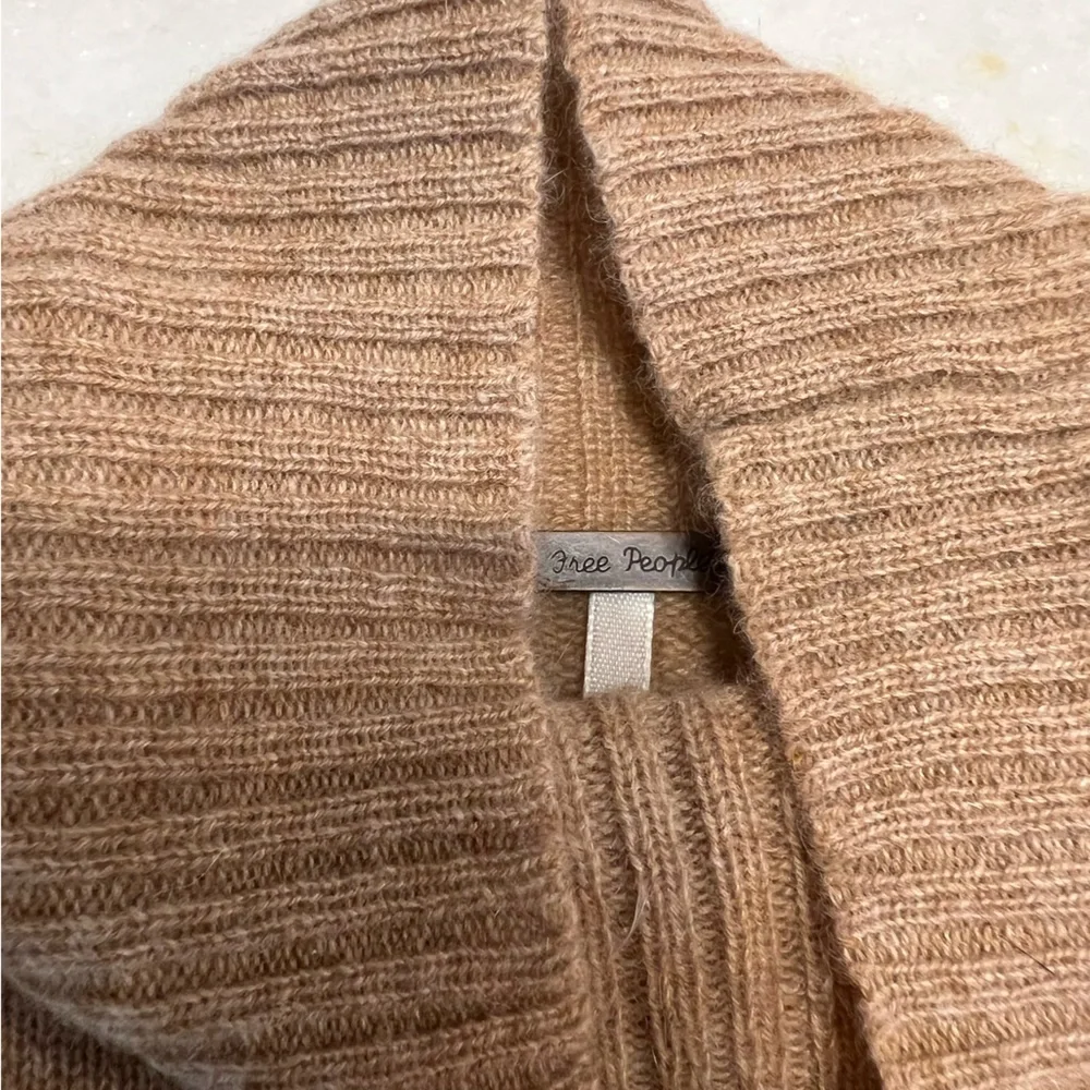 Free People 100% cashmere Sweater - Picture 3 of 11